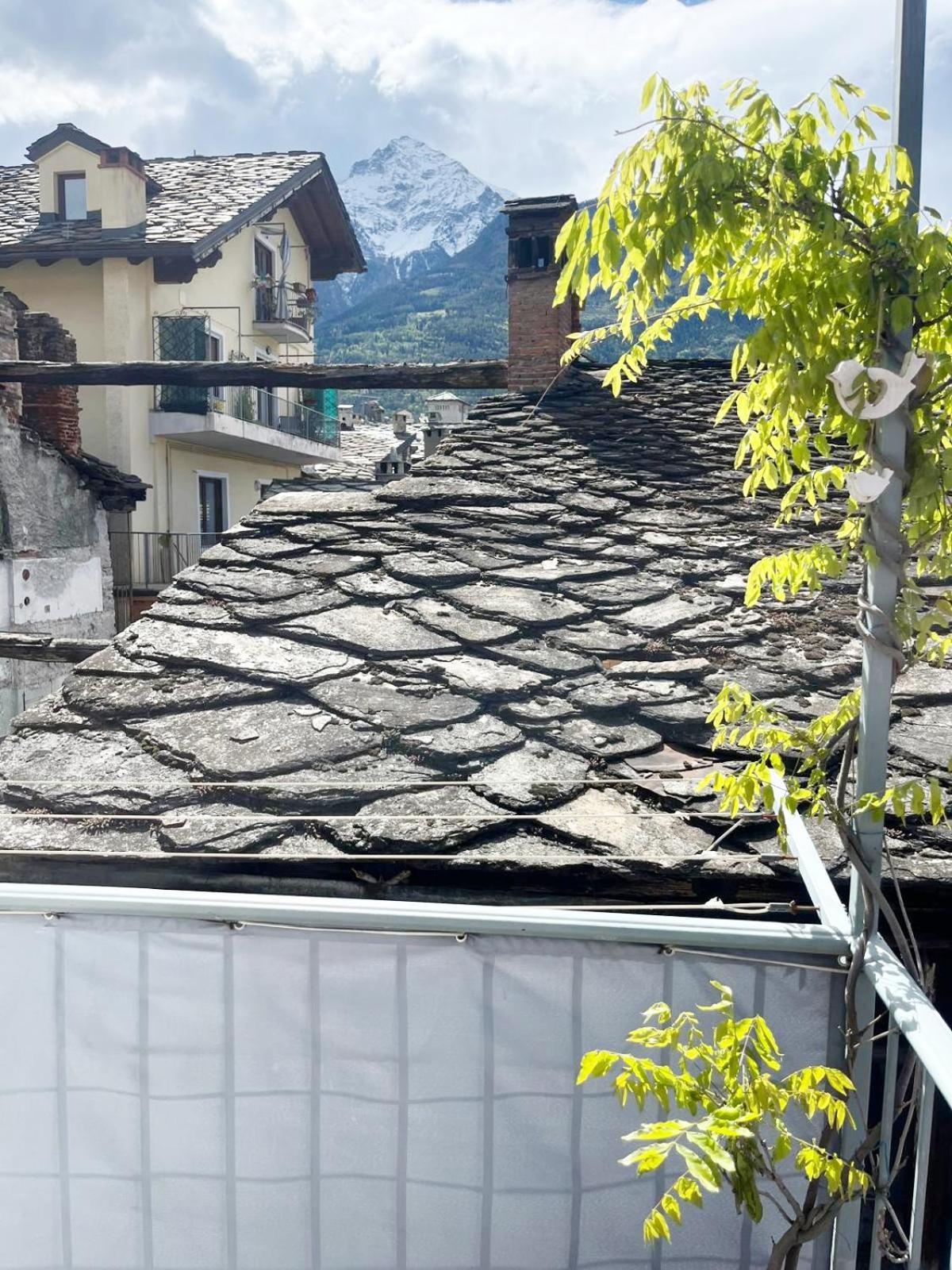 You And Me Nel Cuore Antico Di Aosta Exterior foto